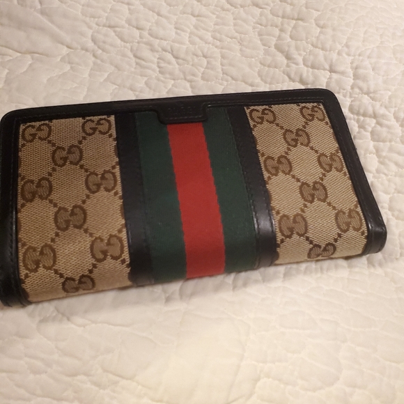 Gucci Wallet ( Similar wallet with bee) - Picture 4 of 5